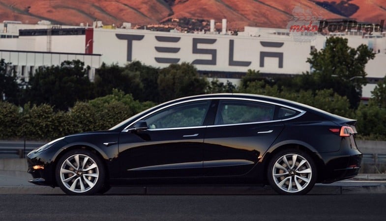 Акции Tesla сильно просели и могут продолжить снижение