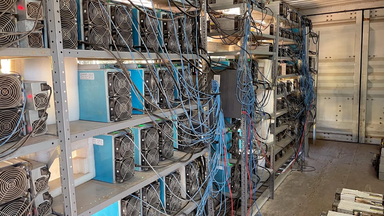 Американские Bitcoin-майнеры перемещают технику за границу