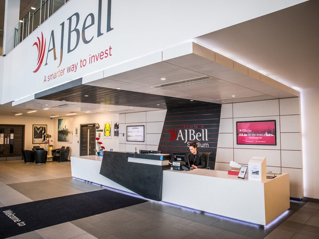 AUA AJ Bell достиг рекорда
