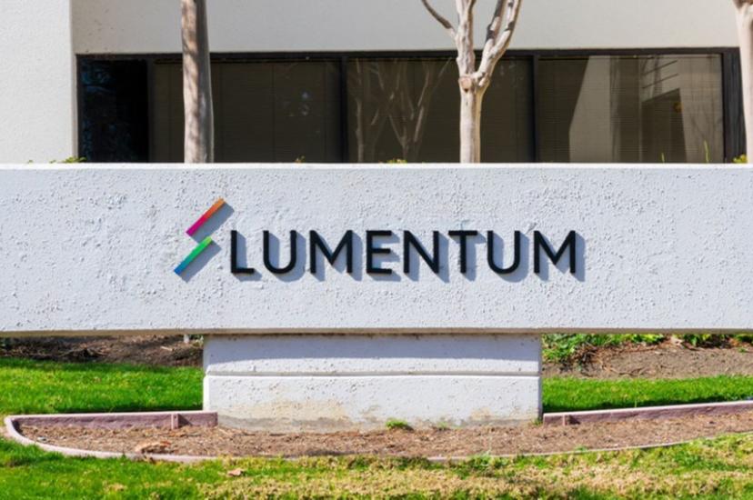 Благодаря росту Lumentum назвали лучшим выбором 2025 года