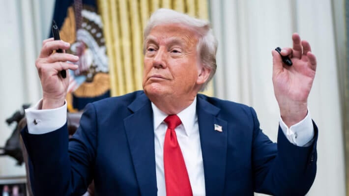 Новые тарифы Трампа оказывают дополнительное давление на майнеров ВТС