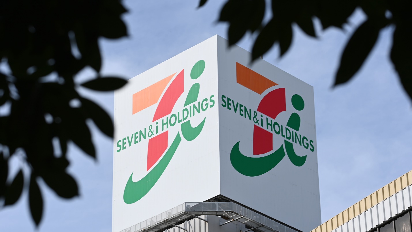 Seven & i сократил прибыль на 24%